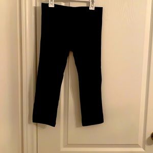 Ivviva by Lululemon cropped black seamless leggings. Will fit girls size 10-12.